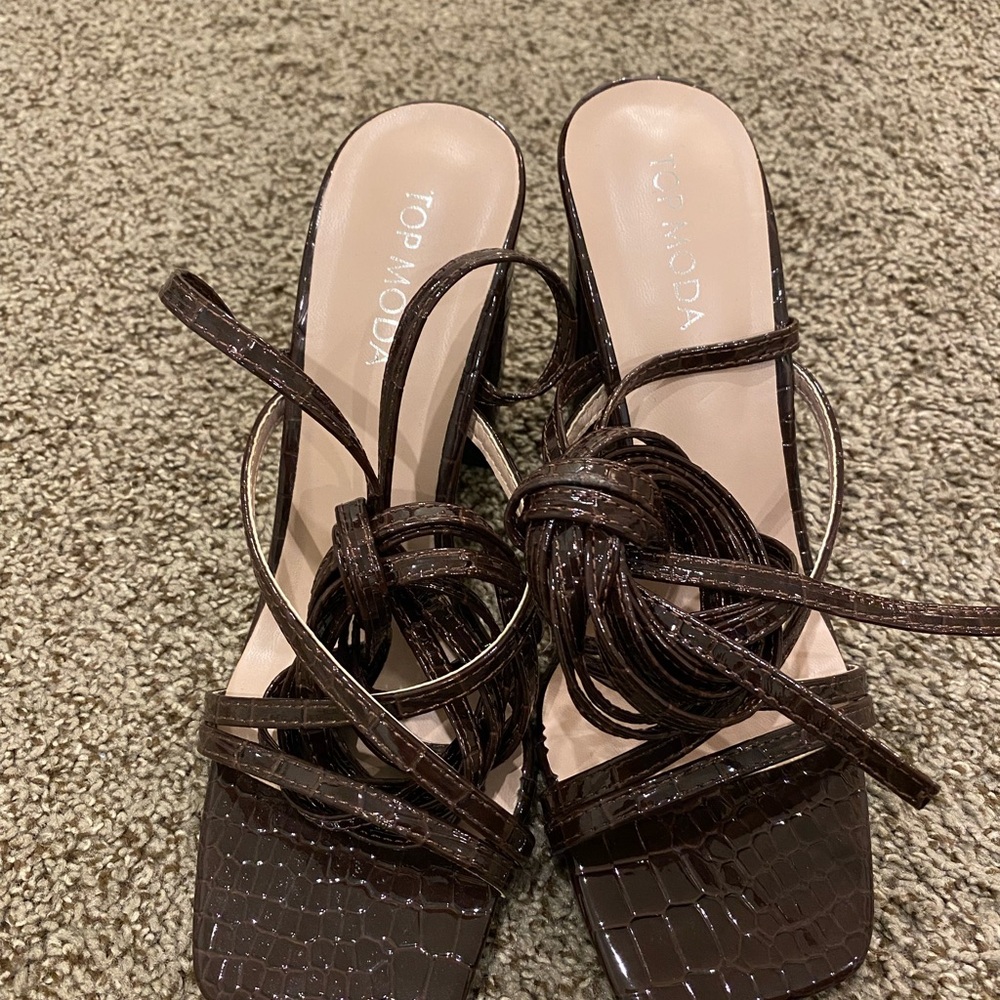 Fashion nova Women's Brown Strappy heels Sandals